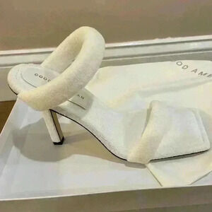 Good American sandal Terry cloth white made in Spain stiletto‎ heels. 8.5 New